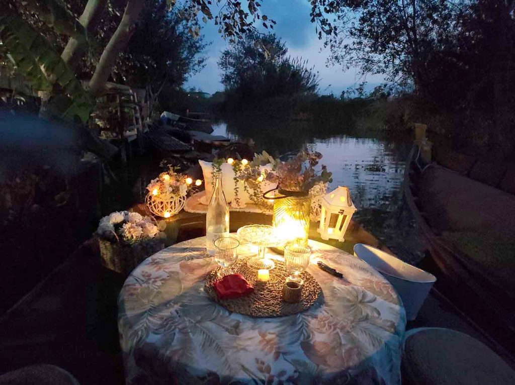 puesta de sol con vino, paseo en barca